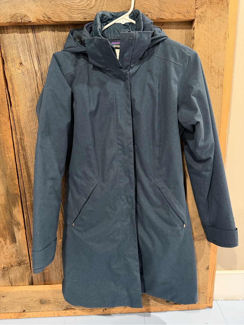 Patagonia Women's Slate Blue Hooded Rain Coat